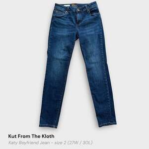 Boyfriend Jeans in Dark Wash Size 2